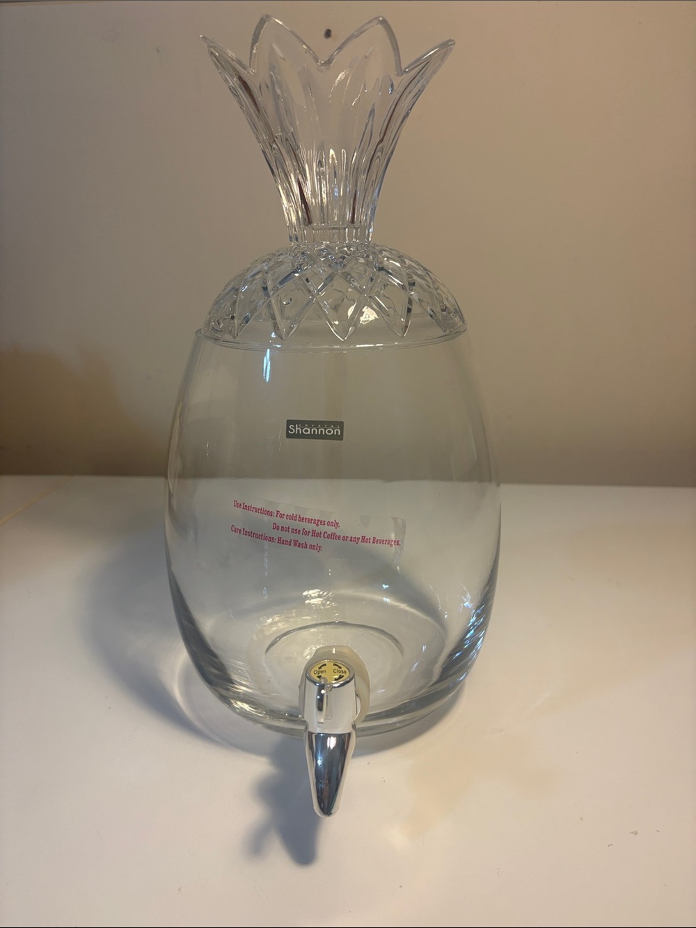 SHAN Clear Glass Pineapple Beverage Dispenser with Silver Spigot